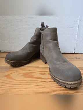 Maurices Taupe Side Zip Ankle Boots Size 8M